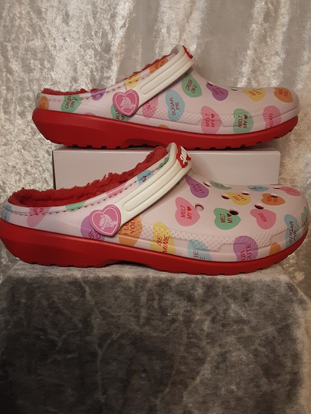 CROCS Lined Sweethearts Colab Limited Edition - Picture 4 of 14